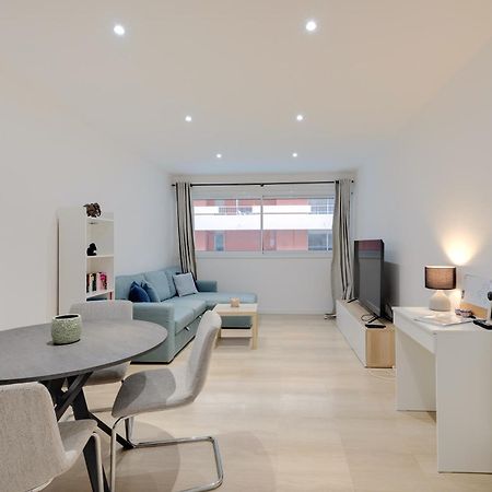 Newly Renovated Charming Downtown Apartment อองทีบส์ ภายนอก รูปภาพ