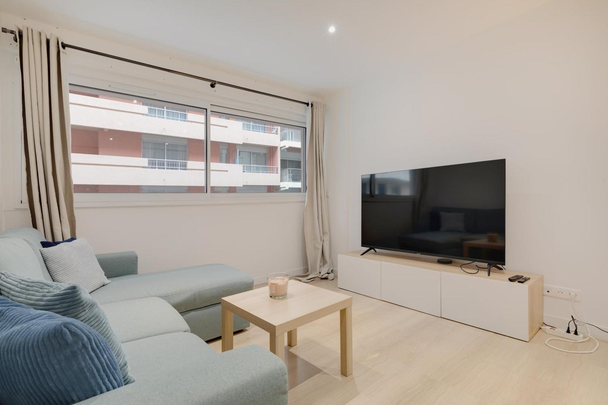 Newly Renovated Charming Downtown Apartment อองทีบส์ ภายนอก รูปภาพ