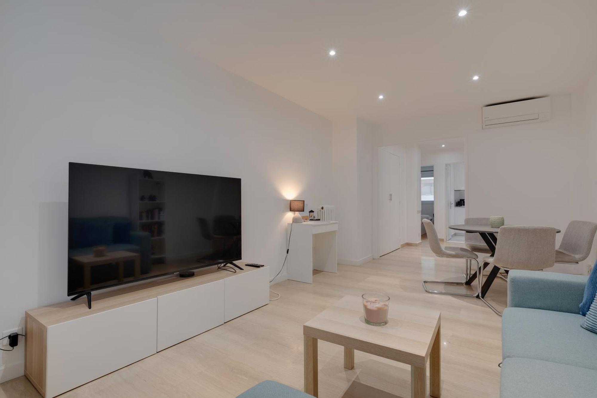 Newly Renovated Charming Downtown Apartment อองทีบส์ ภายนอก รูปภาพ